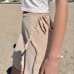 NWOT🌷Brandy Melville Genevieve Skirt